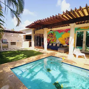 https://relaxing-oasis-with-pool-and-cabana.comcaribbean.com